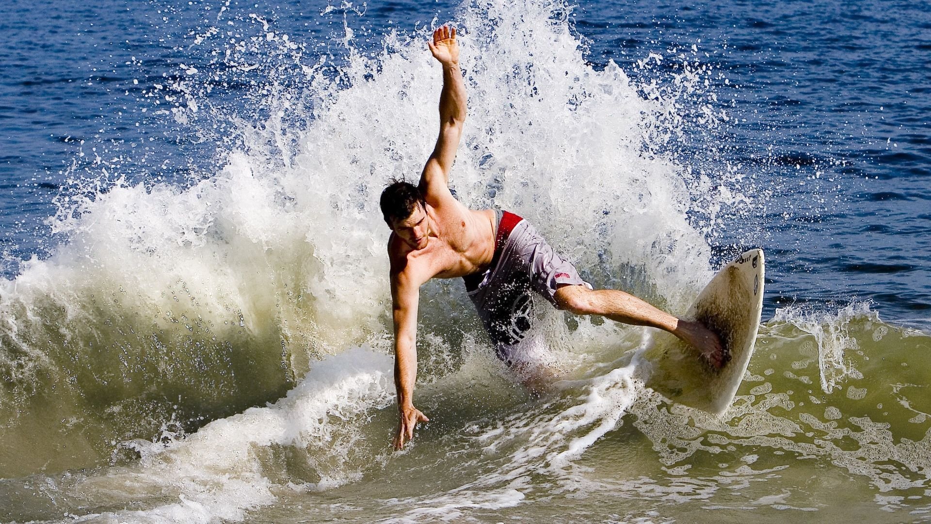 九游体育电竞-法甲豪强激战：战术布局令人拍案叫绝，法甲豪门球队排名前十